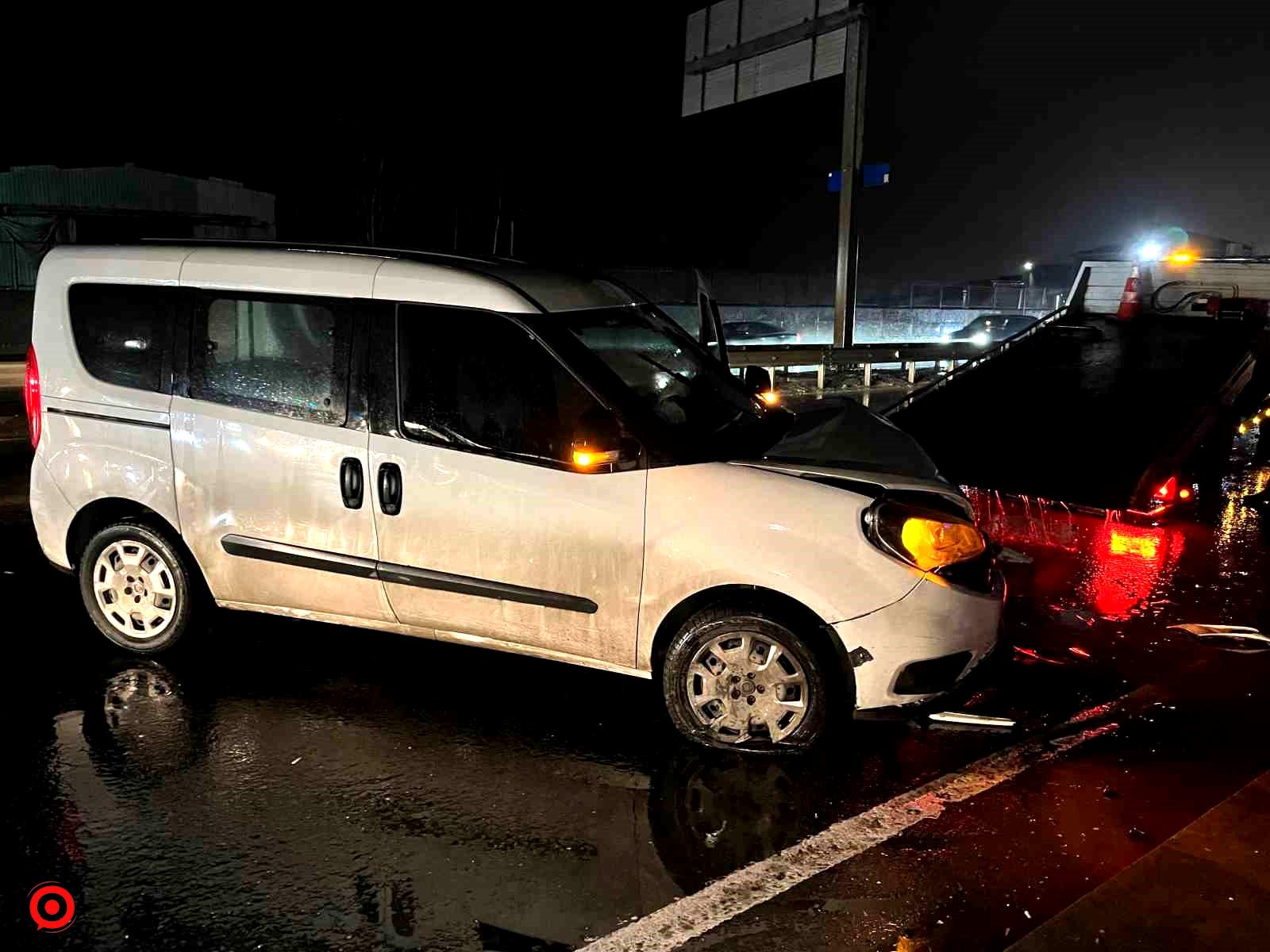 Başakşehir’de 3 aracın karıştığı zincirleme trafik kazası: 1’i ağır 3 yaralı