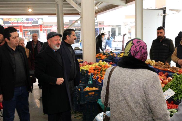 Başkan Çolakbayrakdar, pazar esnafını ziyaret etti