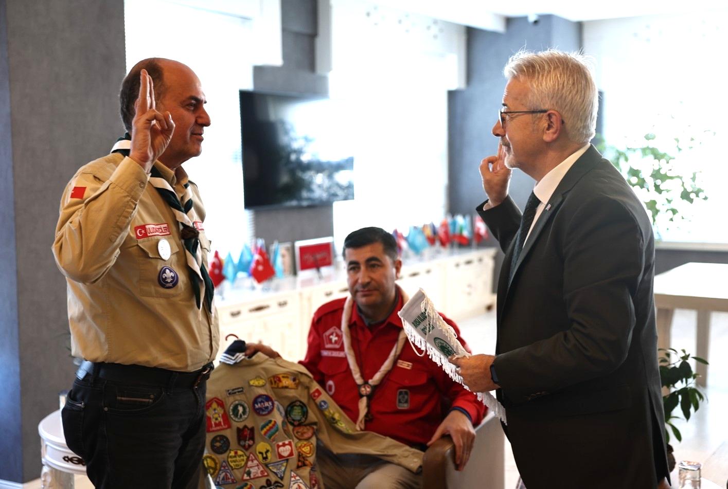 Başkan Erdem izcileri ağırladı