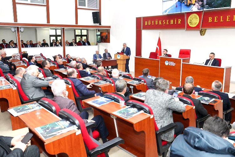 Başkan Yüce Sakarya Meclisi’nden seslendi: İlk günkü aşkla buradayız