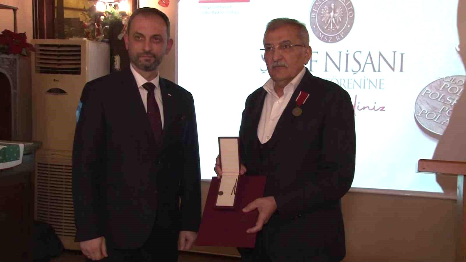 Beykoz Belediye Başkanı Murat Aydın’a Polonya şeref nişanı verildi