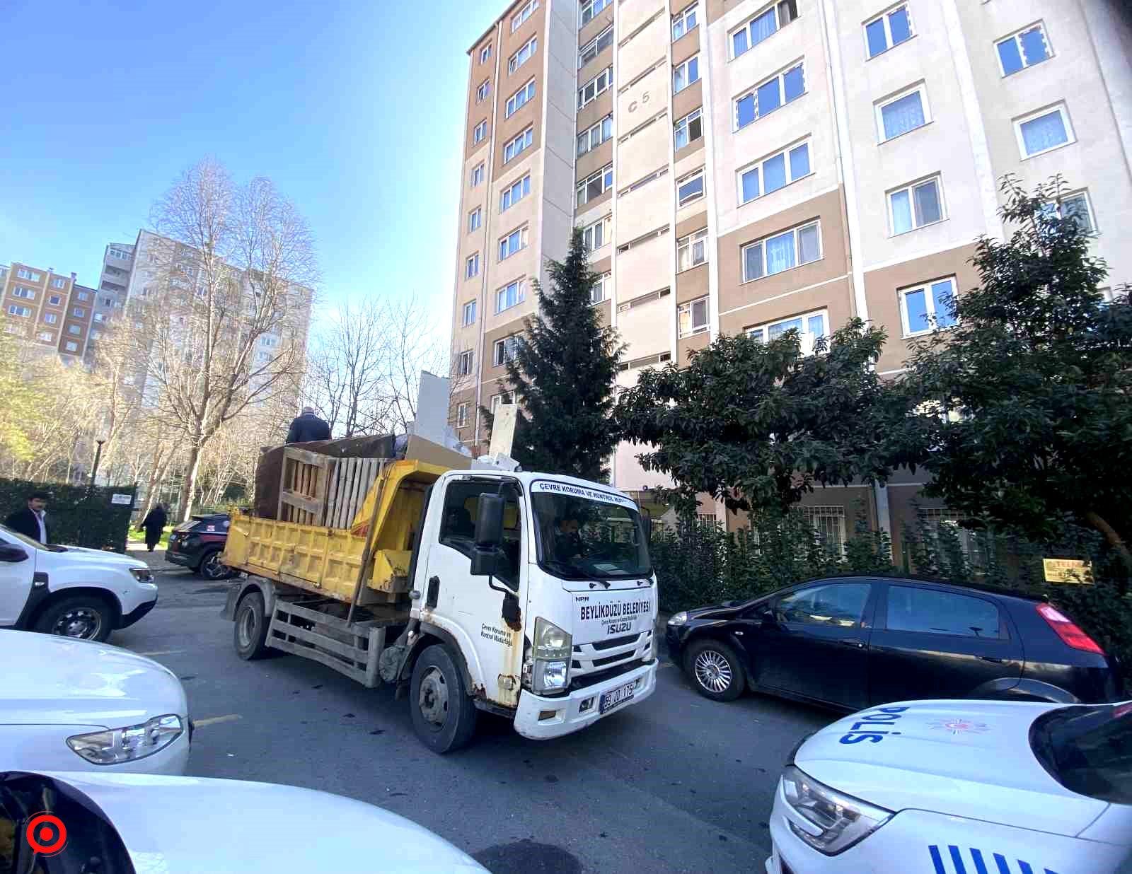 Beylikdüzü’nde anne ve kızının yaşadığı çöp ev şaşkınlığı