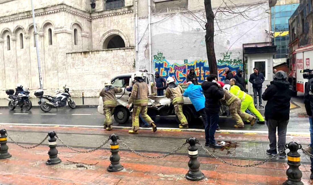 Beyoğlu’da tramvayın, tramvay yoluna