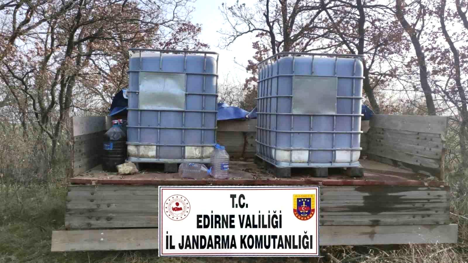 Binlerce litre kaçak şarabı ormana saklamışlar