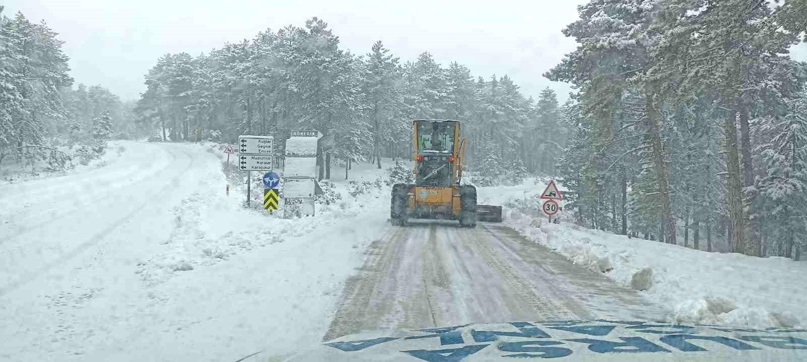 Bursa’da 56 mahallede kar mesaisi