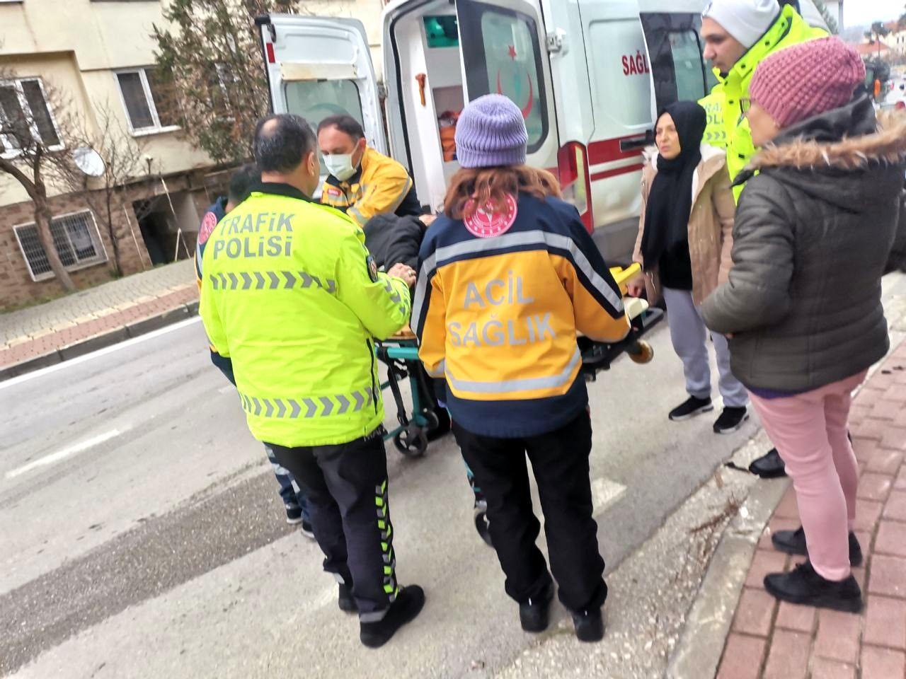 Bursa’da kaldırıma çarpan motosiklet sürücüsü yaralandı