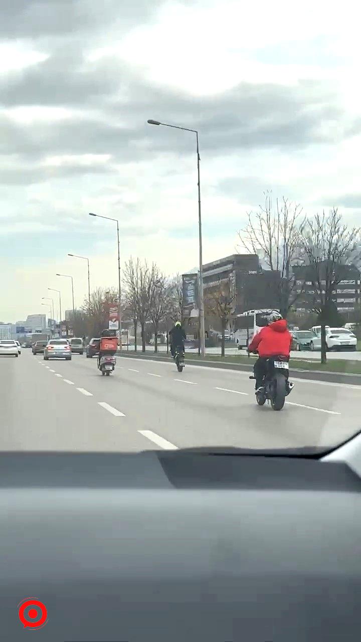 Bursa’da motosikletli iki kafadarın trafikteki tehlikeli hareketleri kamerada