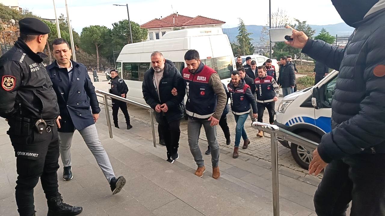 Bursa’daki kuyumcu fonu sanıkları adliyeye sevkedildi…Tüm servetine tedbir geldi