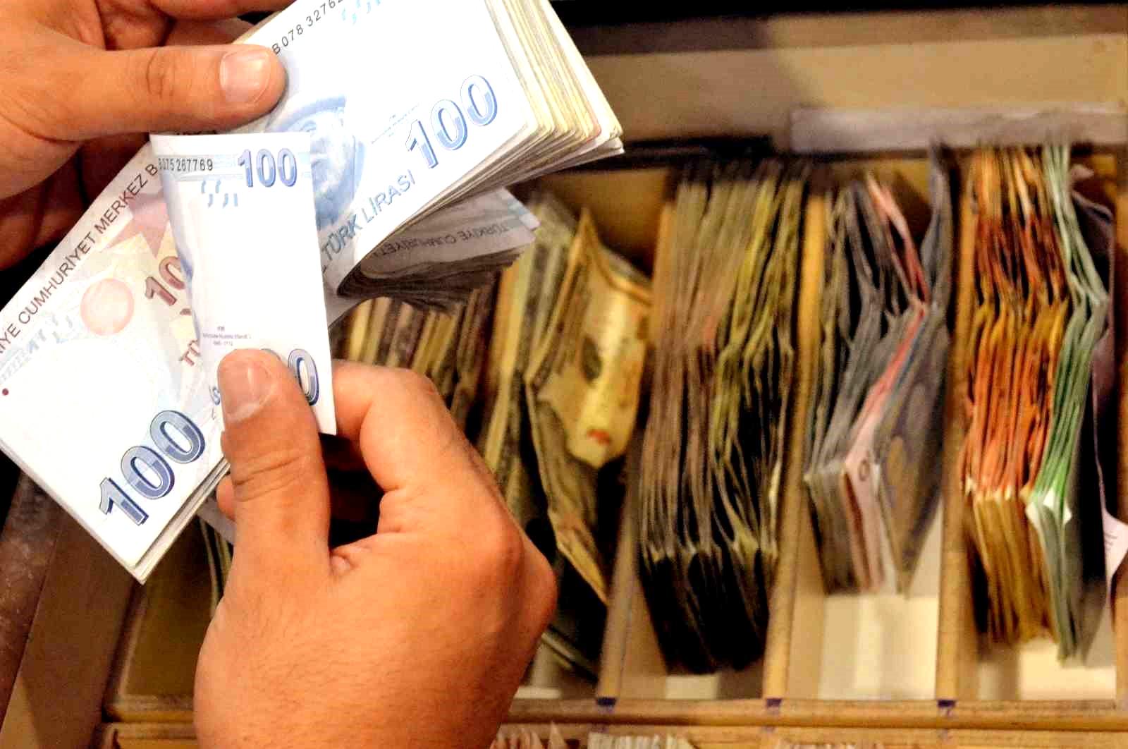 Bütçe Aralık’ta 842,5 milyar lira açık verdi