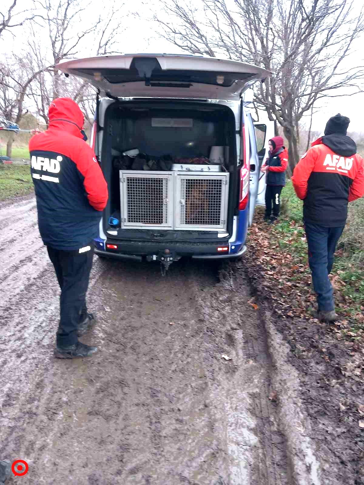 Çatalca’da alabora olan teknede suya düşen 1 kişi için arama çalışmaları sürüyor