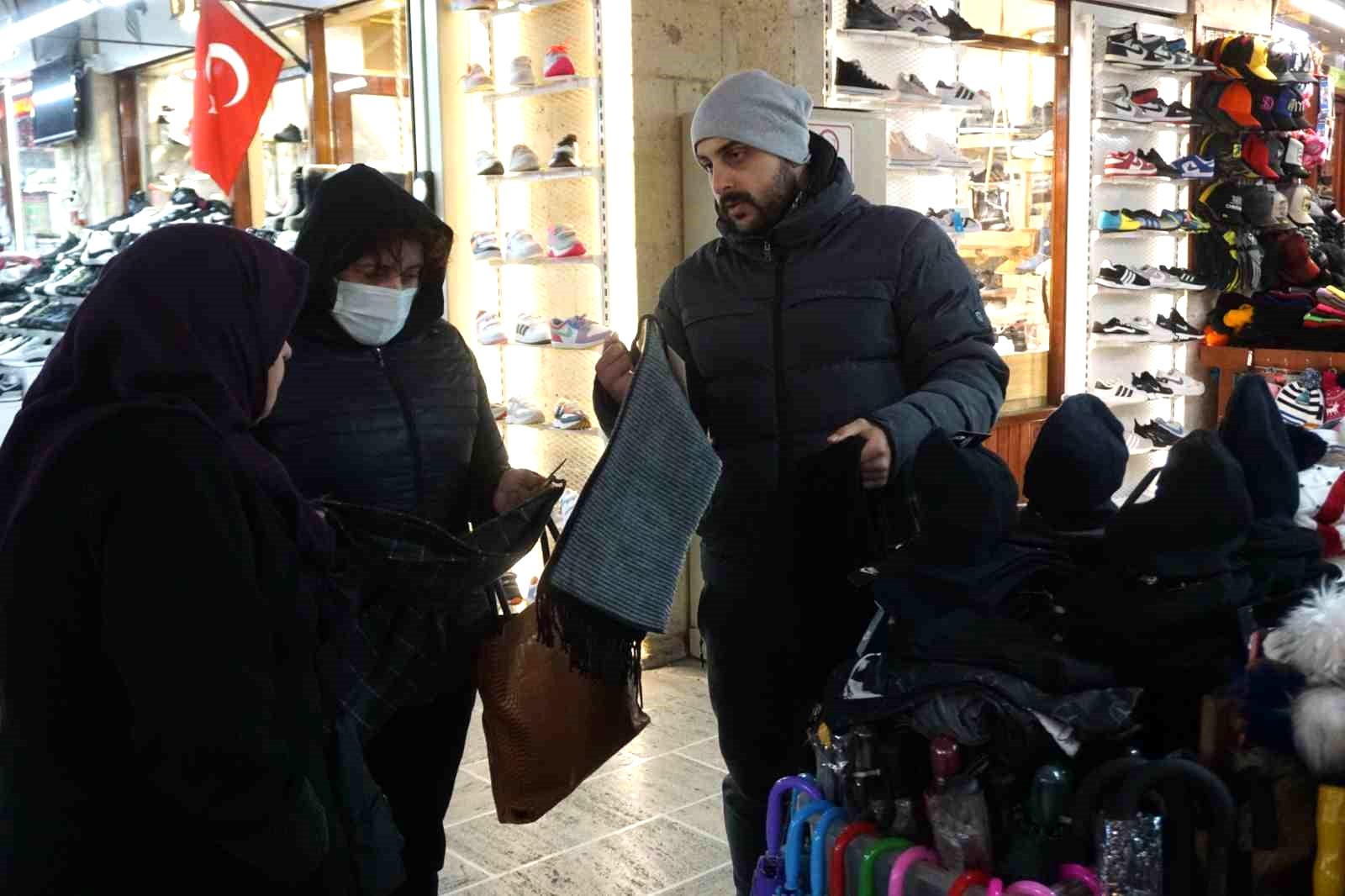 Edirne’de havalar soğudu, koruyucu malzemelere talep arttı