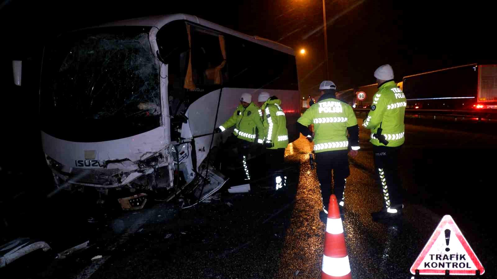 Edirne’de polis servis aracı ile otobüs çarpıştı: 10’u polis 11 yaralı