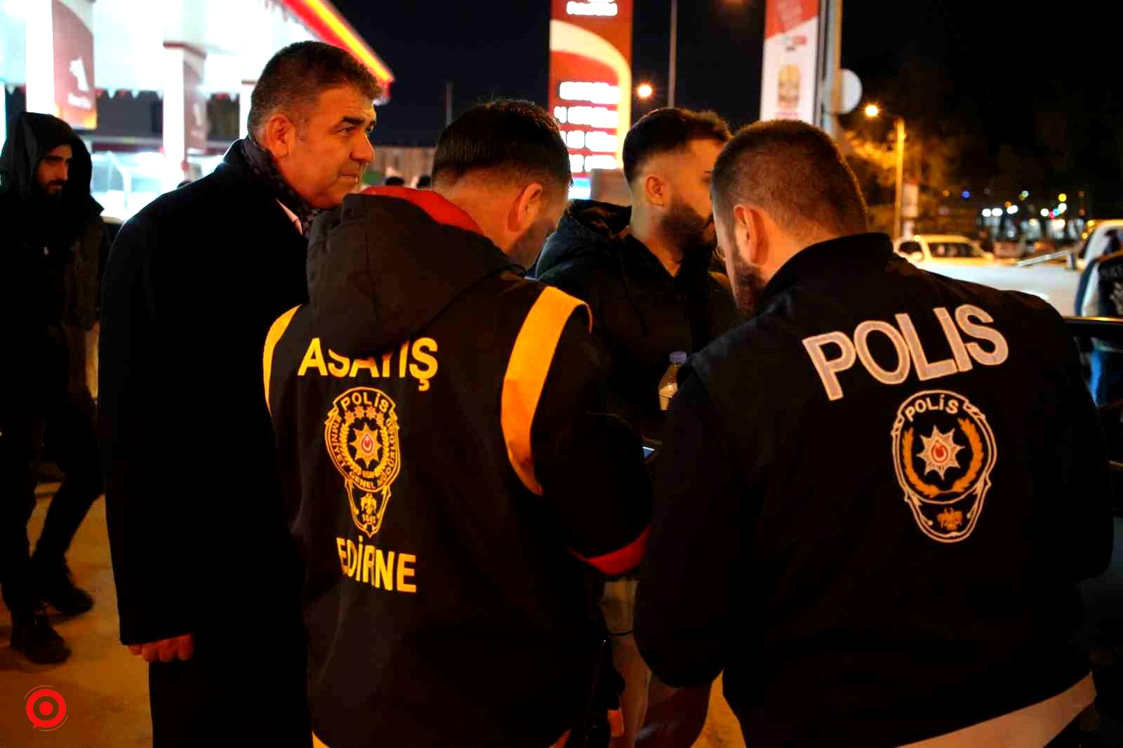 Edirne’de şok uygulamada didik didik aranan araçlarda silahlar ele geçirildi