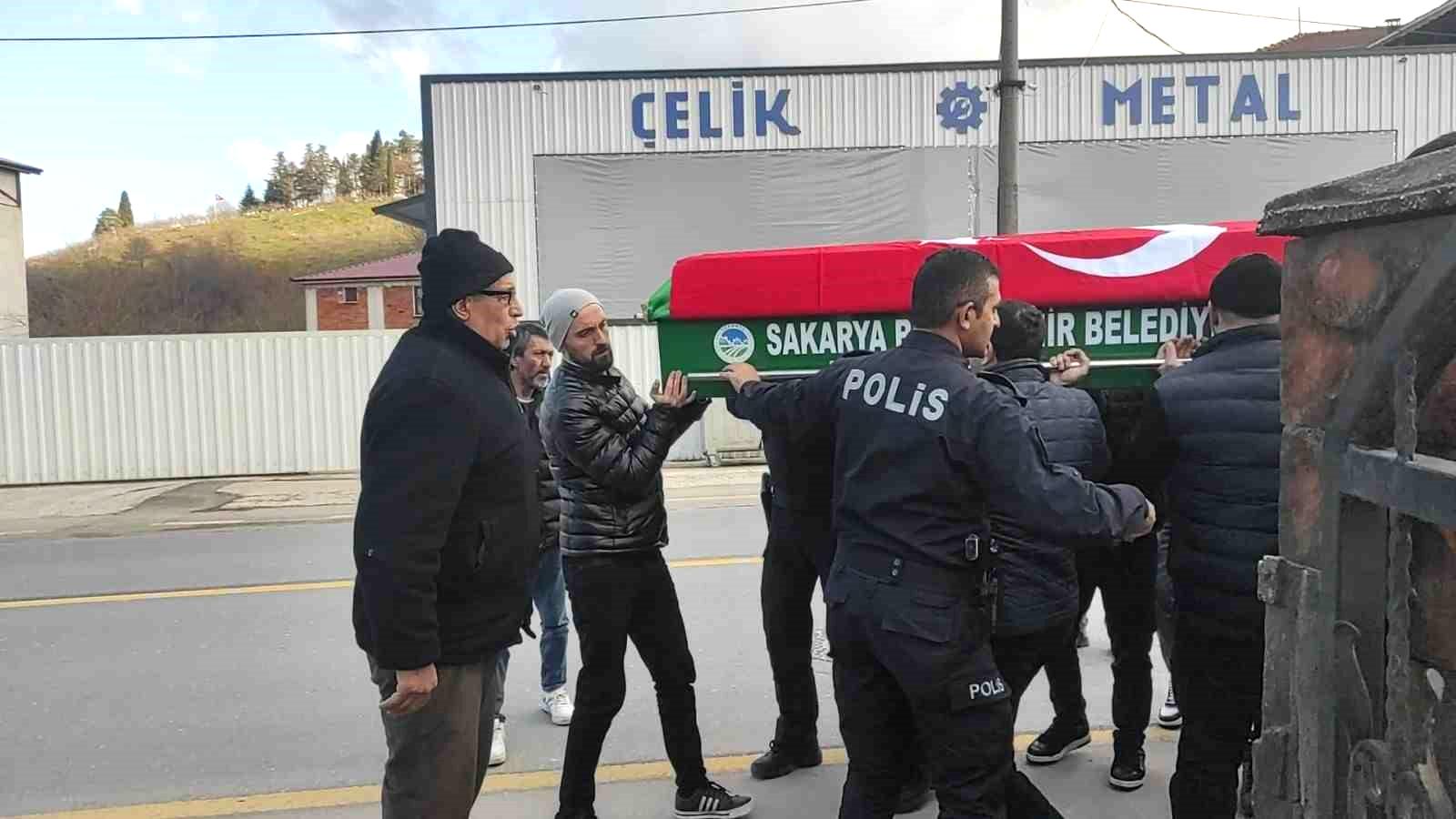 Evinde ölü bulunan emekli polis son yolculuğuna uğurlandı