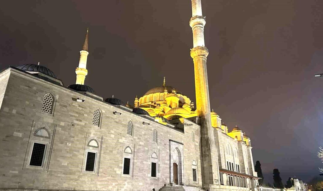 Fatih Camii’nde huzursuzluk çıkararak