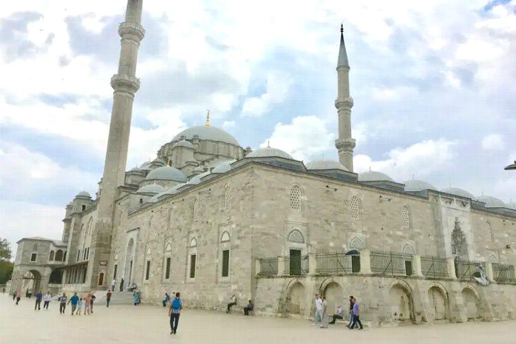 Fatih Camii’nde provokatif saldırı!