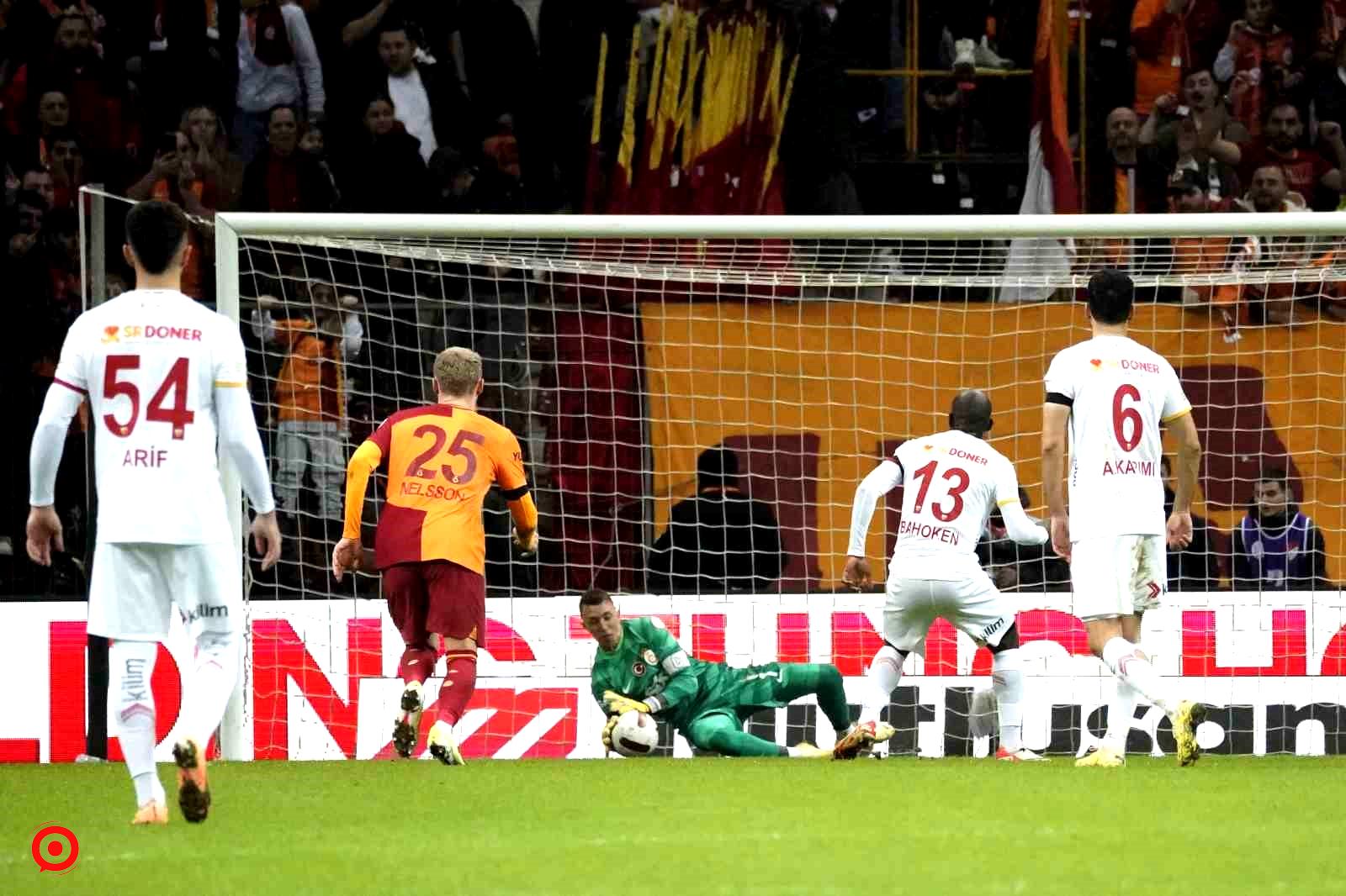 Fernando Muslera penaltı kurtardı