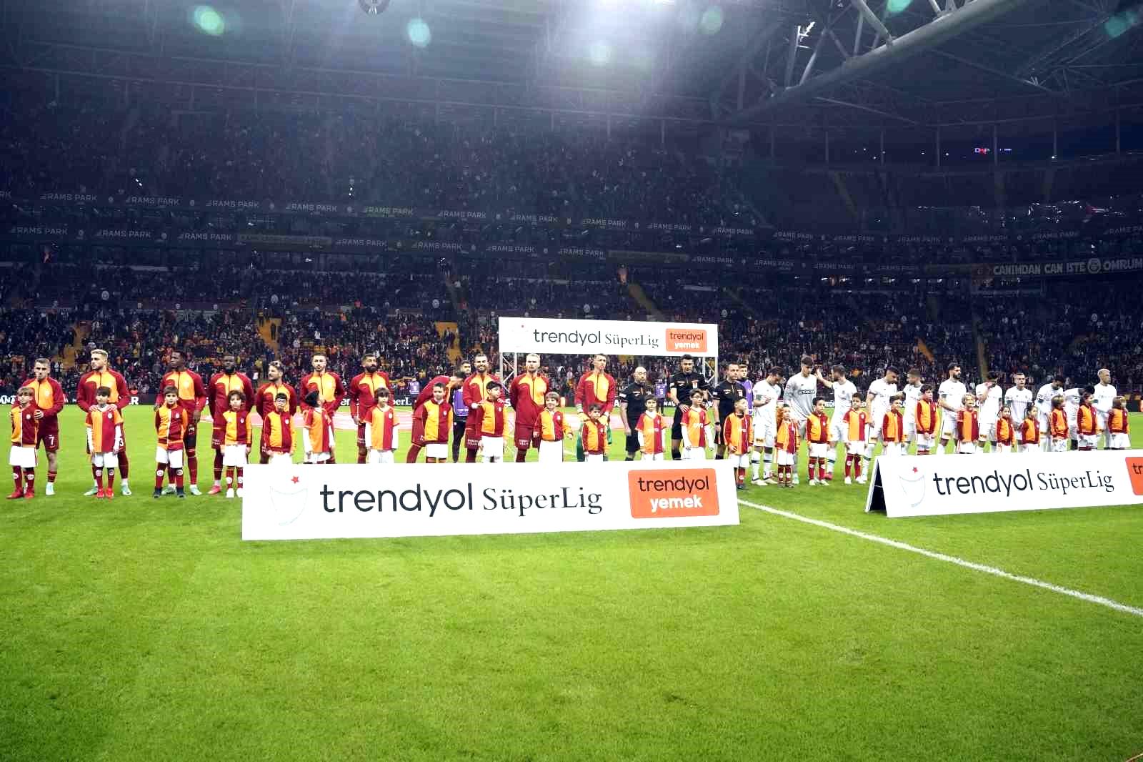 Galatasaray evinde Konyaspor’a kaybetmiyor