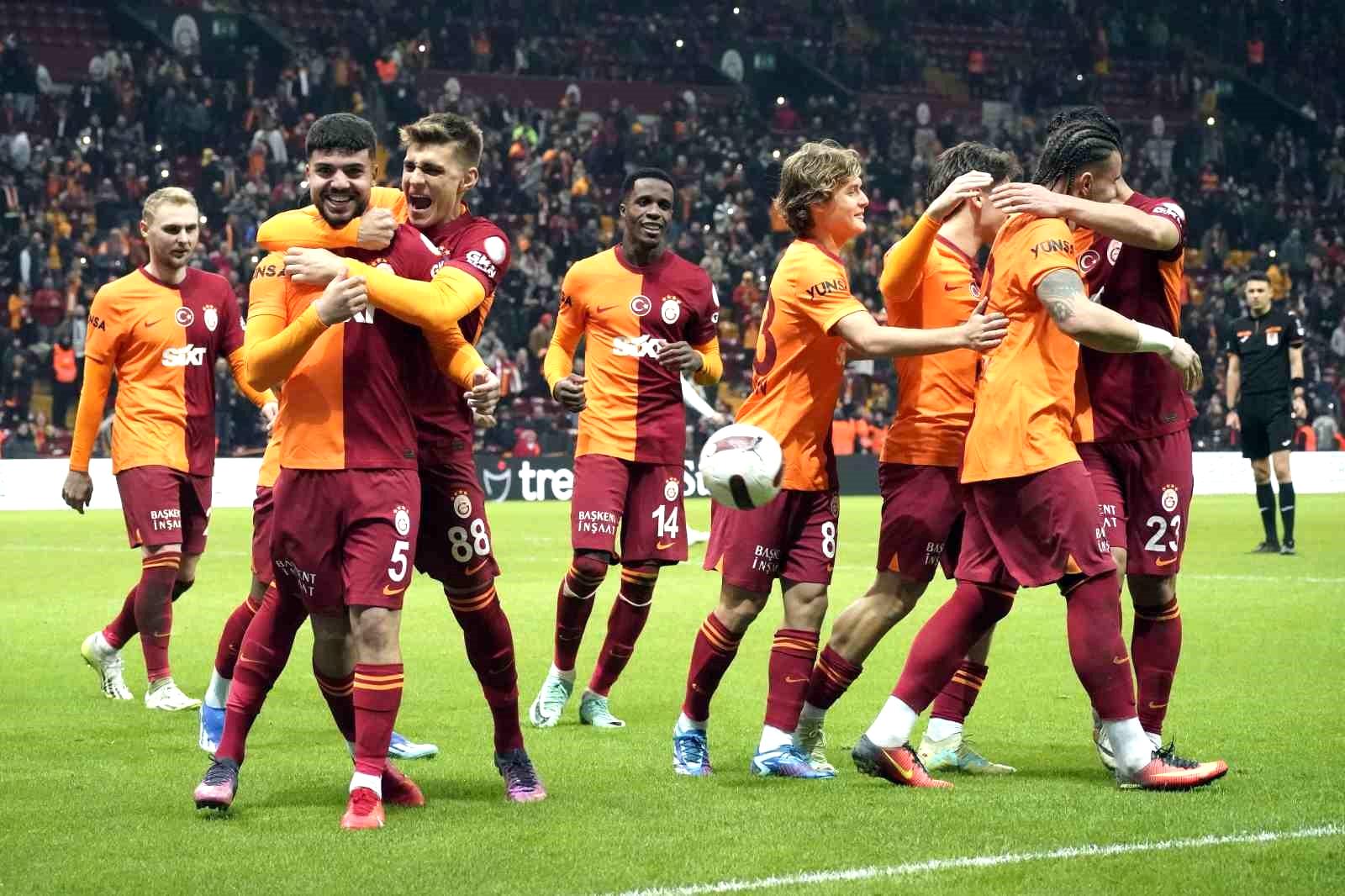 Galatasaray’da 3 genç futbolcu ilk kez oynadı