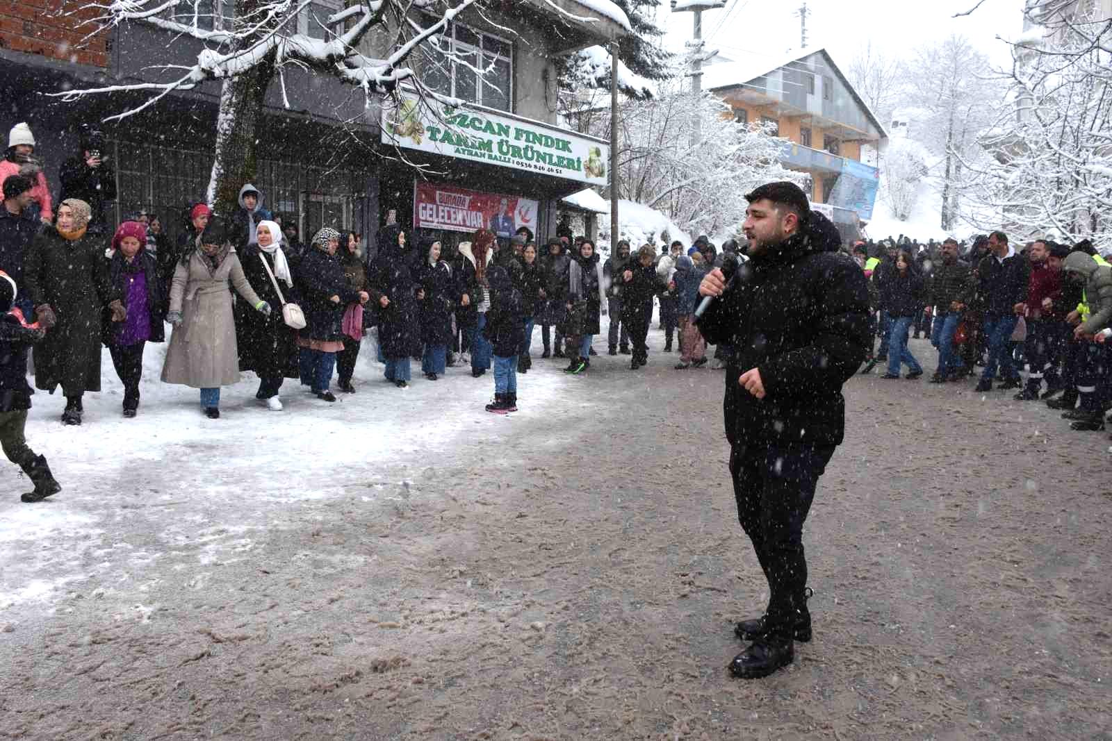 Geleneksel olan festivalde 1 ton hamsi pişti, 7’den 70’e yüzler güldü