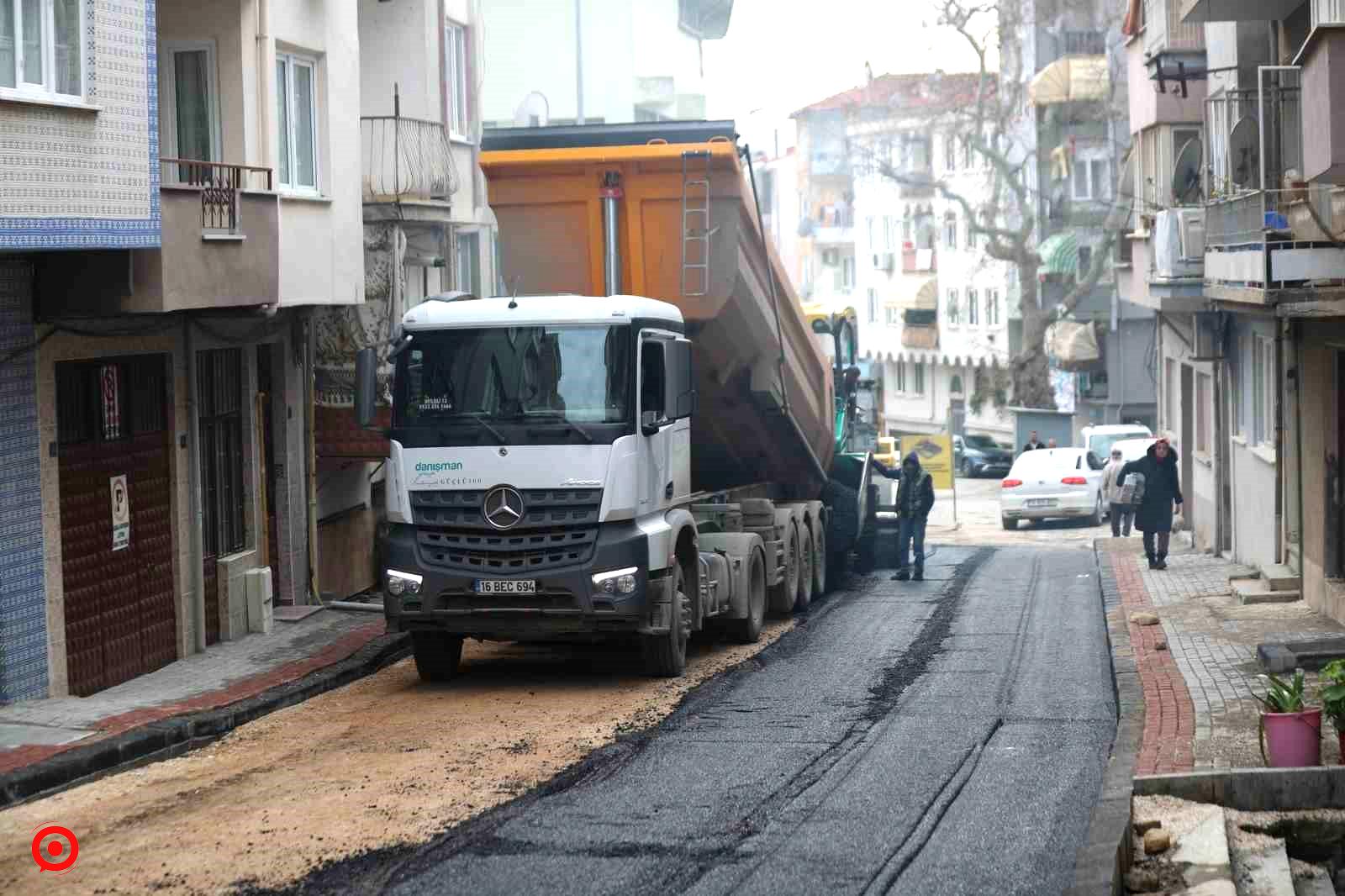 Gemlik Belediyesi’nden Alemdar Caddesi’ne estetik dokunuş