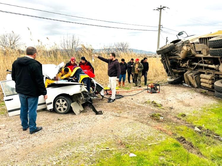 Gönen’de üç aracın karıştığı kazada 1 kişi öldü