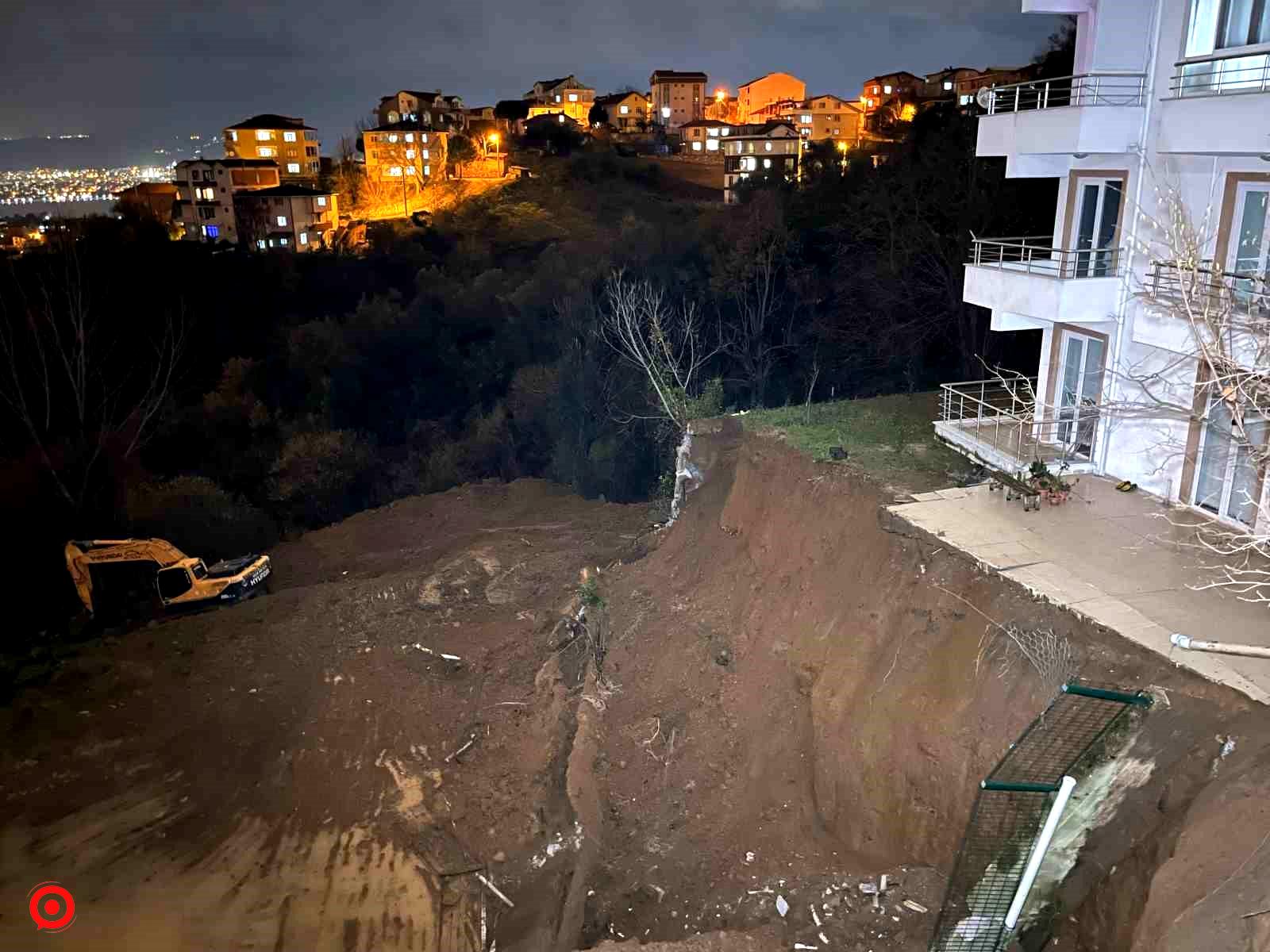 İnşaat alanında toprak kayması: 1 bina boşaltıldı