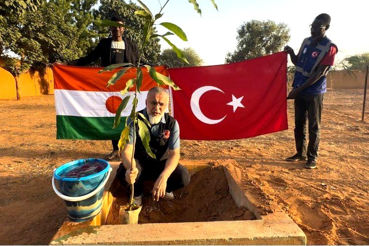 Kuruluş manifestosunda ‘ağaç dikmek’