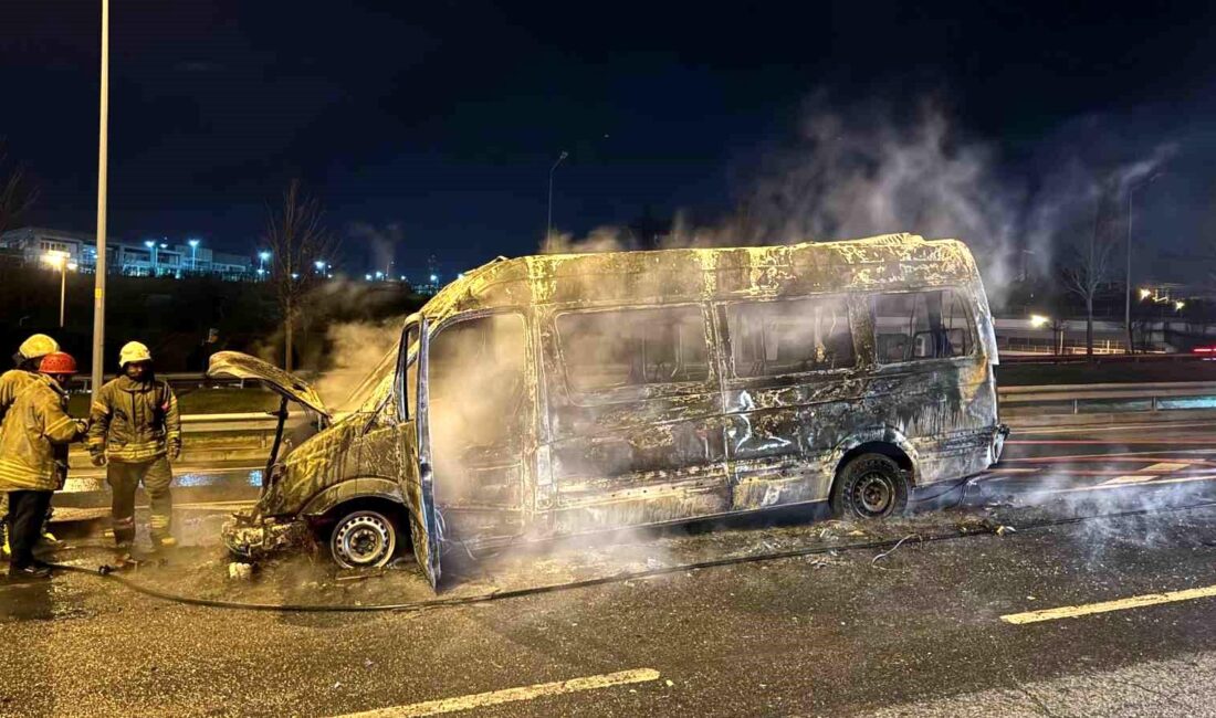 Kağıthane’de hareket halindeki servis