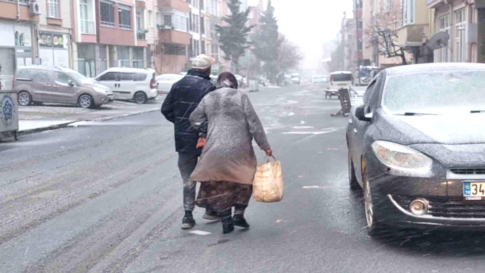 Kar İstanbul’un sınırına dayandı