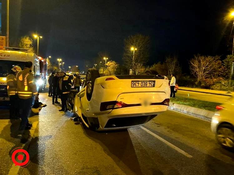 Kartal’da virajı alamayan otomobil takla attı: 2 yaralı