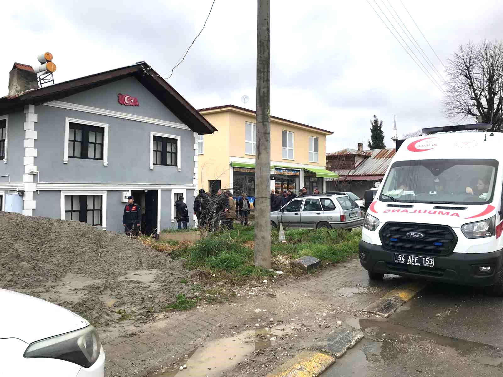 Kendisinden haber alınamayan emekli polis evinde ölü bulundu