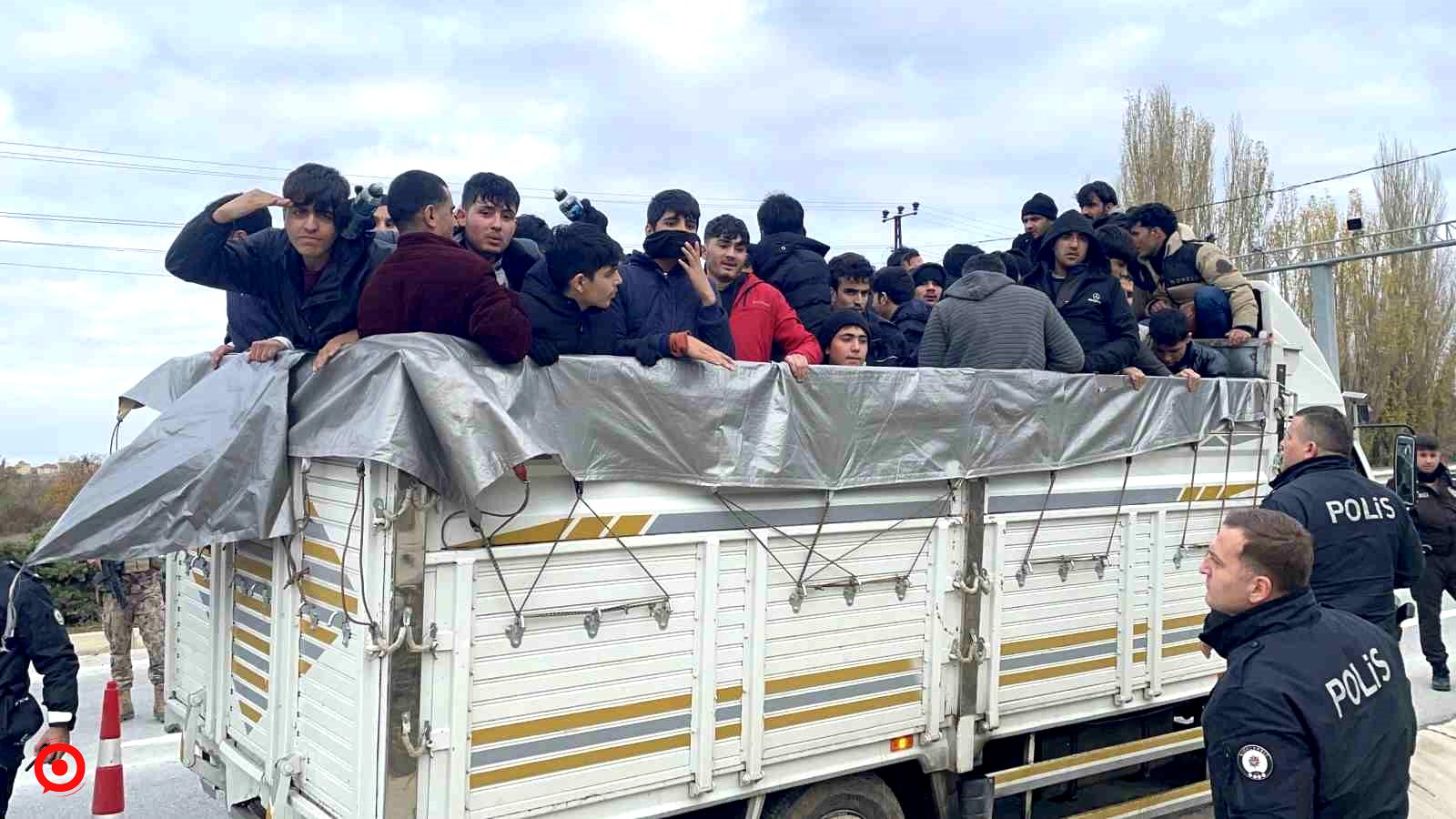 Kırklareli’de göçmen kaçakçılığı yapan sanıklara hapis ve para cezası