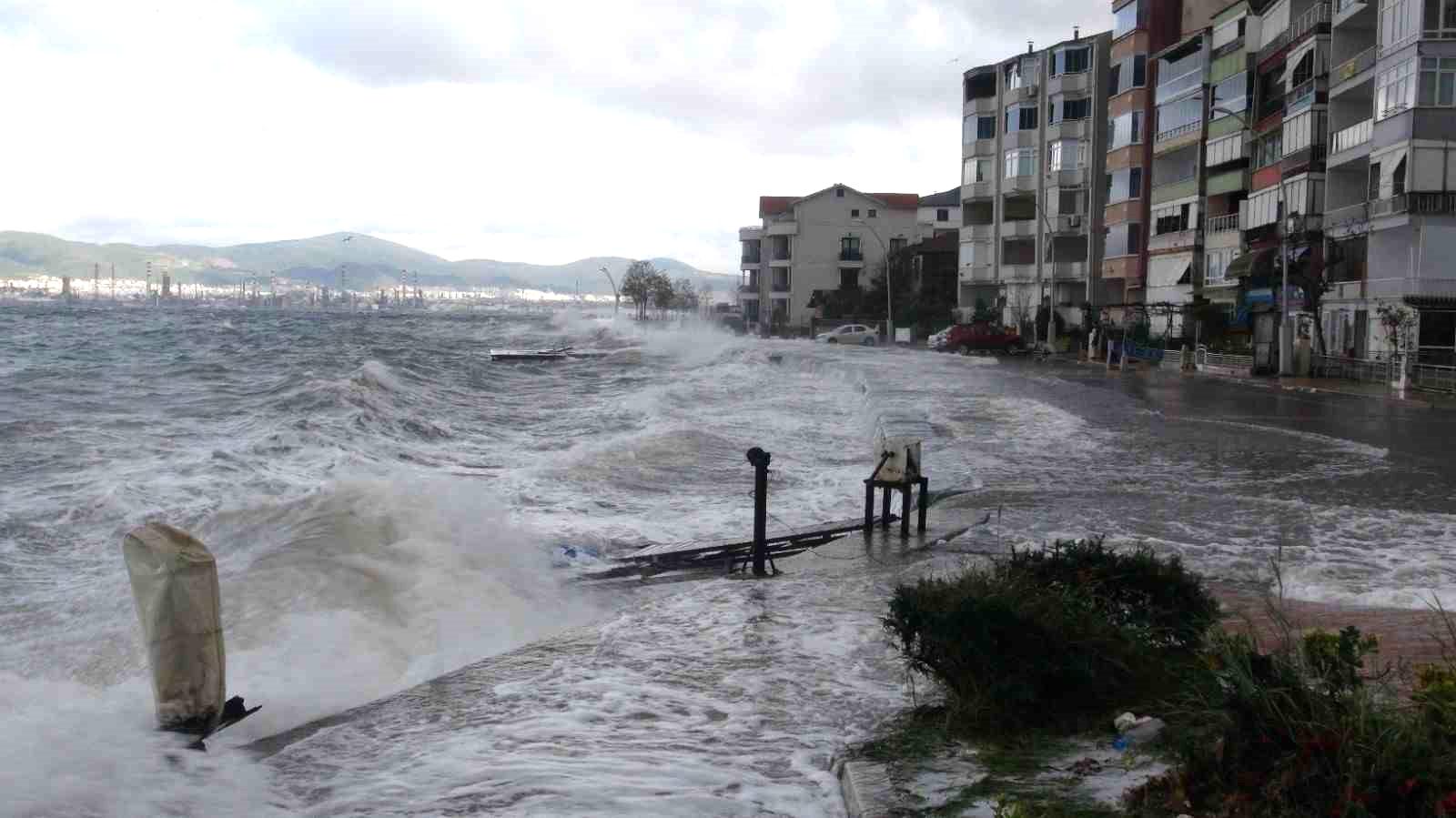 Kocaeli Valiliğinden fırtına uyarısı