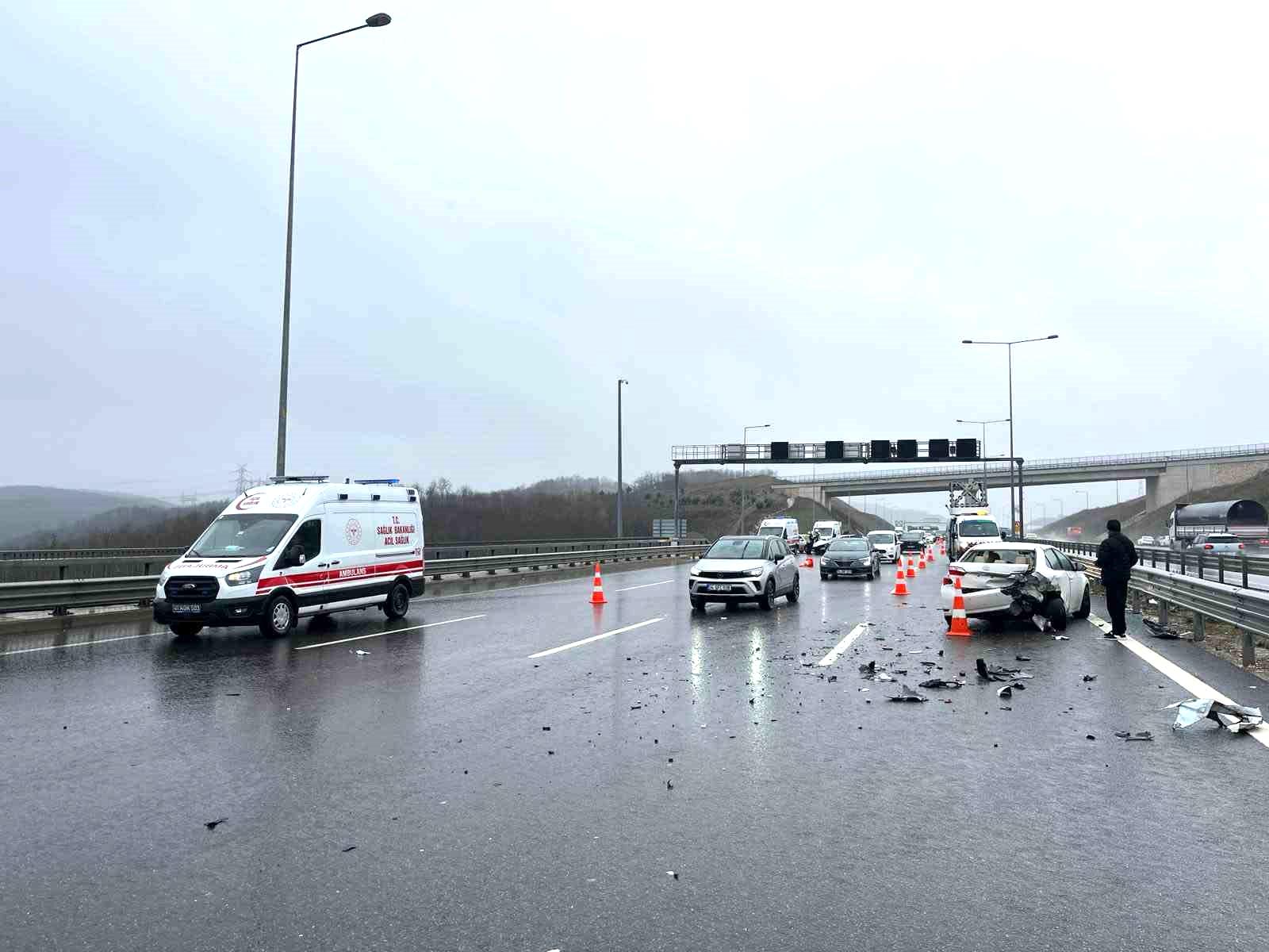 Kuzey Marmara Otoyolu’nda zincirleme kaza: 5 yaralı