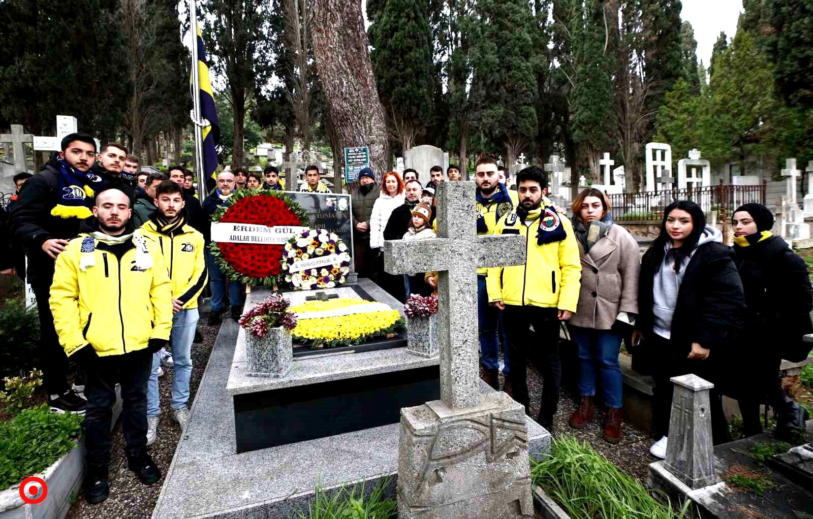 Lefter Küçükandonyadis kabri başında anıldı