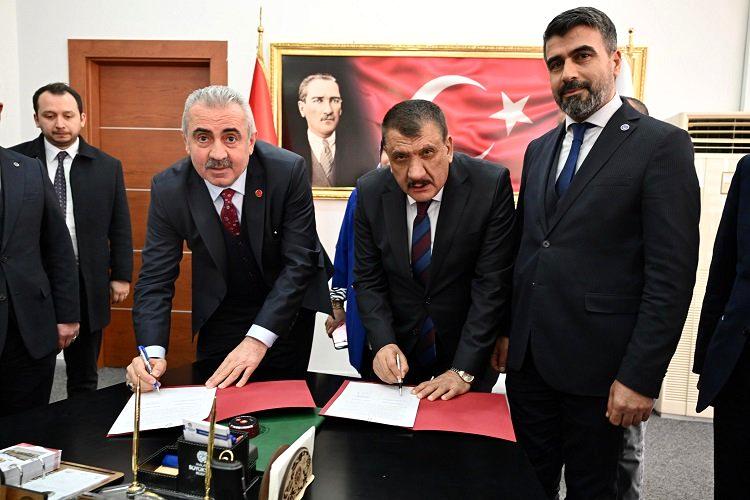 Malatya’da Büyükşehir ile Hizmet İş Sendikası arasında sözleşme imzalandı