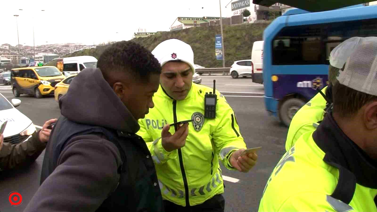 Maltepe’de emniyet şerit ihlali yapan Pendiksporlu Kappel denetime takıldı