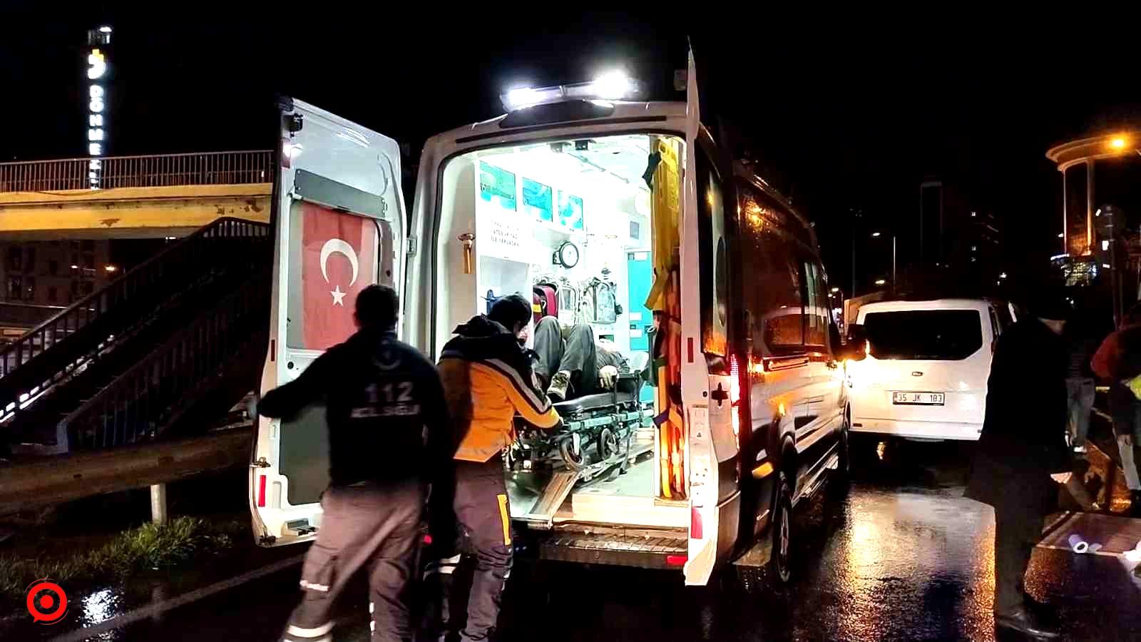 Maltepe’de yolun karşısına geçmeye çalışan kişiye araç çarptı: 1 yaralı