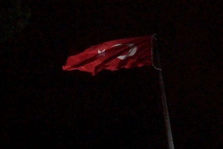 Manisa Akhisar’da dev Türk Bayrağı gönderde