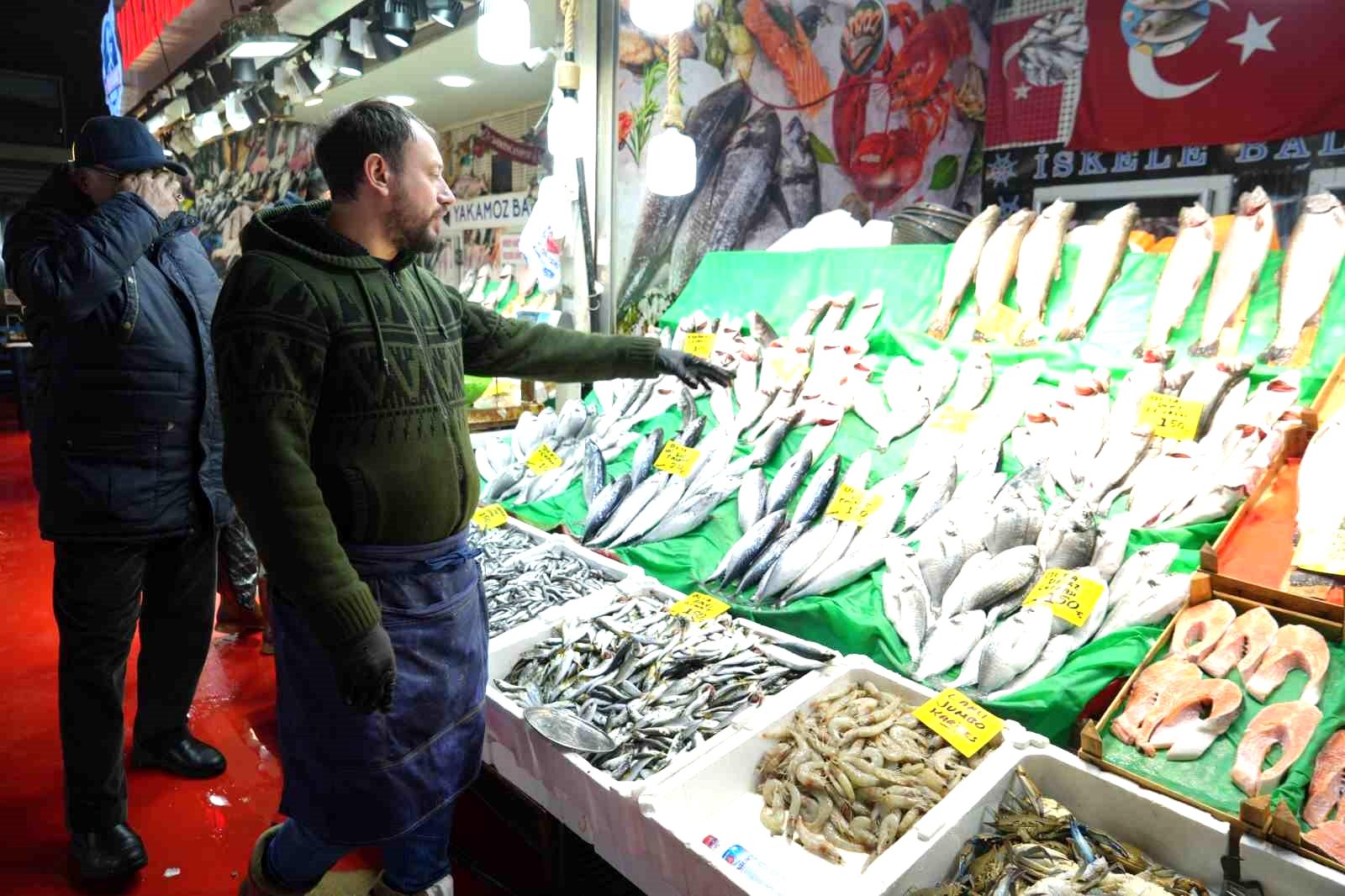 Marmara’da başlayan kar yağışı ve fırtına balık fiyatlarına yükseliş olarak yansıdı