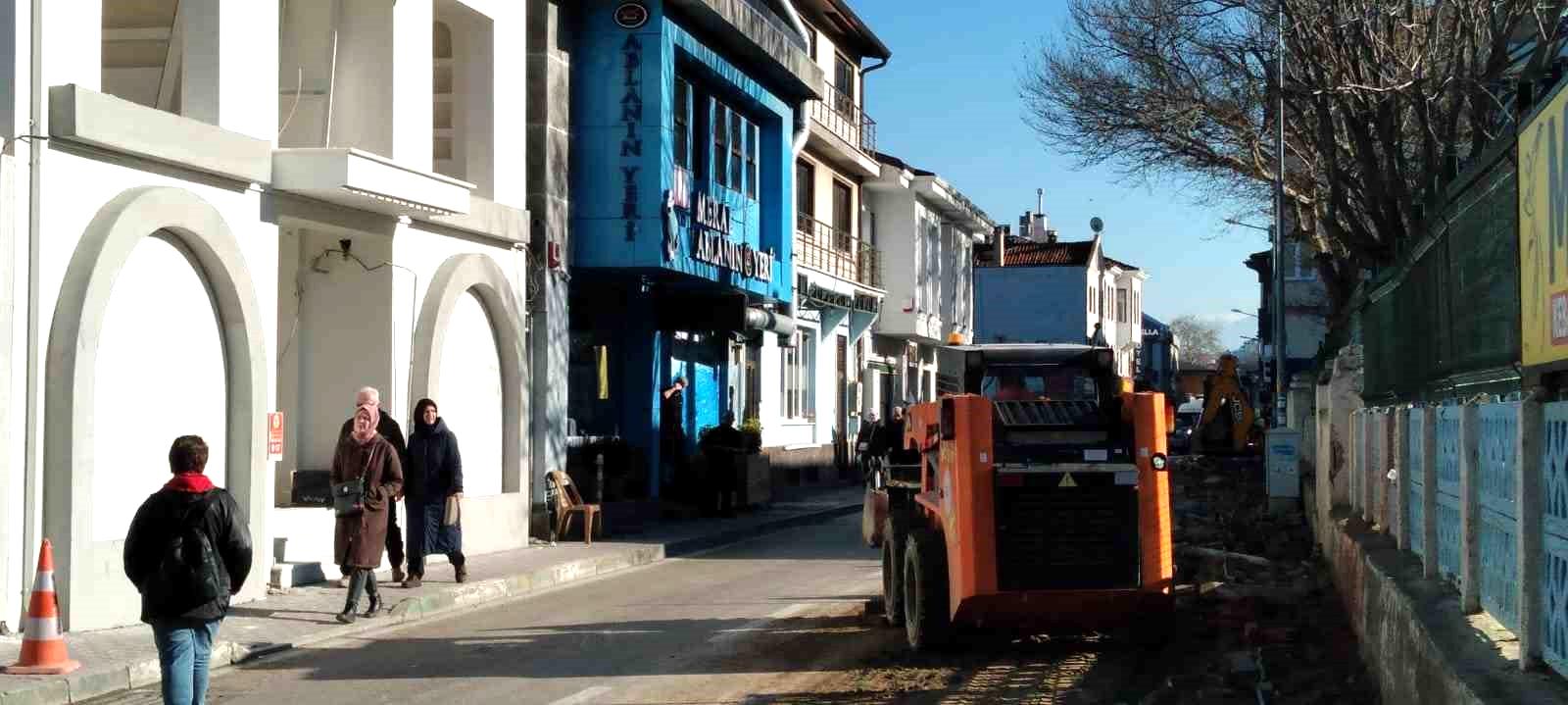 Mudanya’ya karlı havalara özel tretuvar