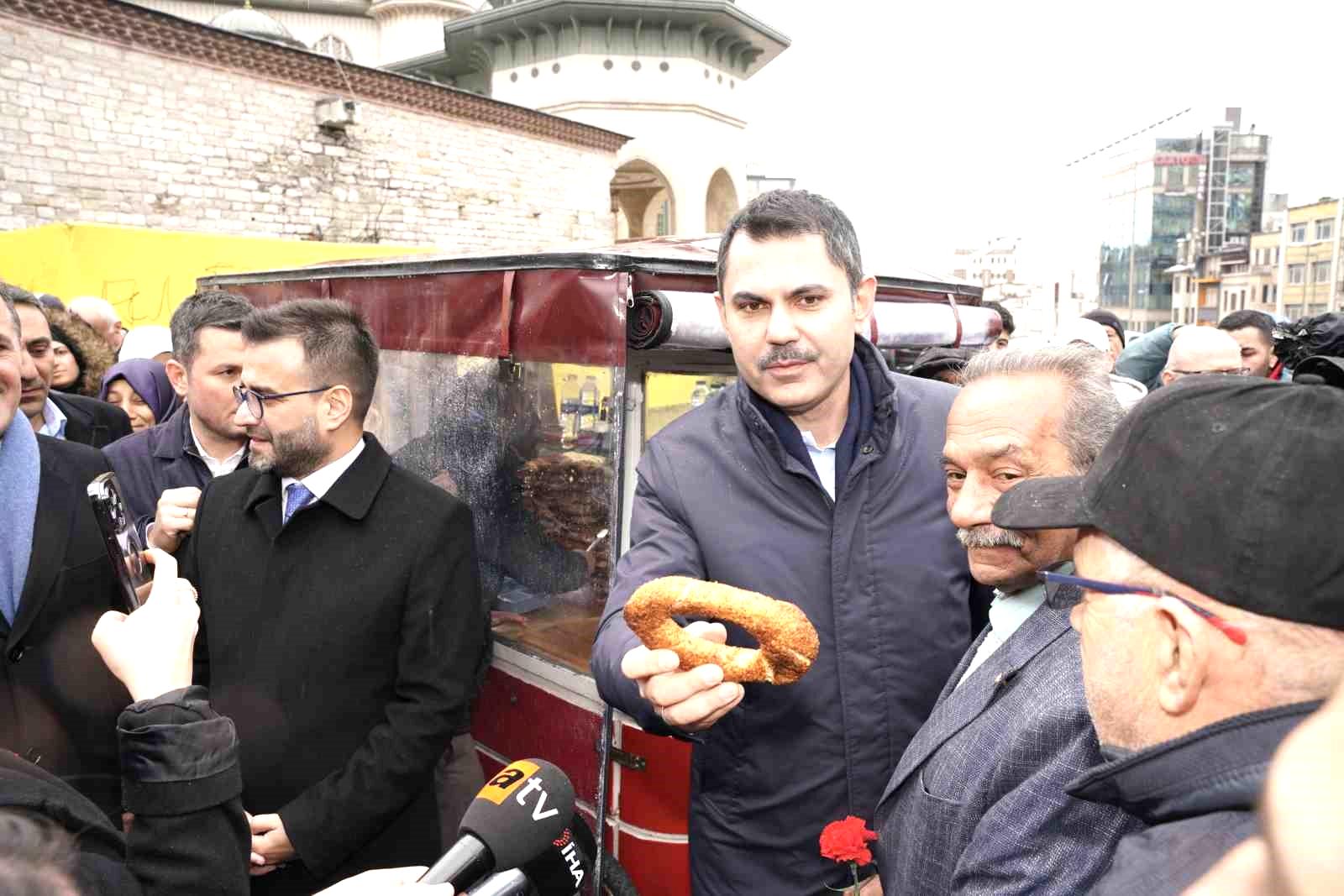 Murat Kurum, Aya Triada Rum Ortodoks Kilisesi’ni ve Beyoğlu esnafını ziyaret etti