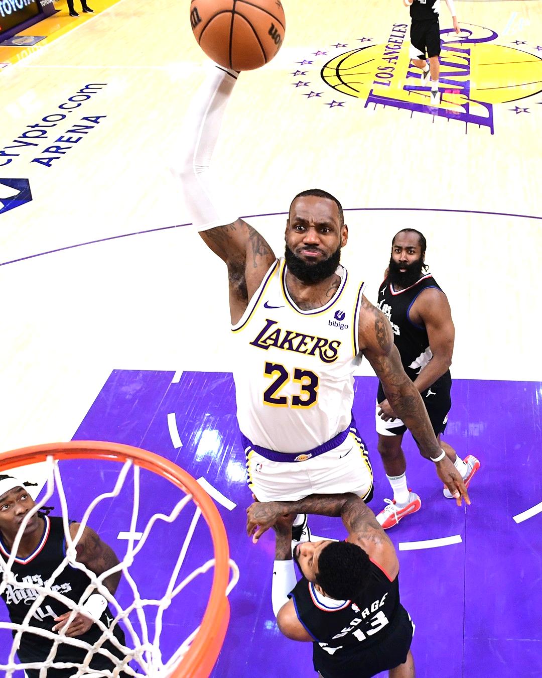 NBA’de Los Angeles derbisinde kazanan Lakers