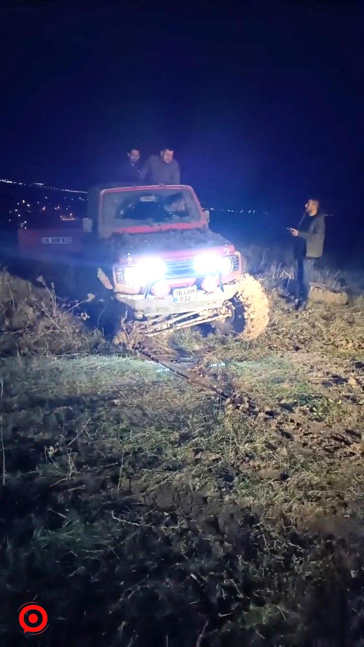 Off-road yaparken lastiği koptu, farkında olmadan kilometrelerce yol gitti