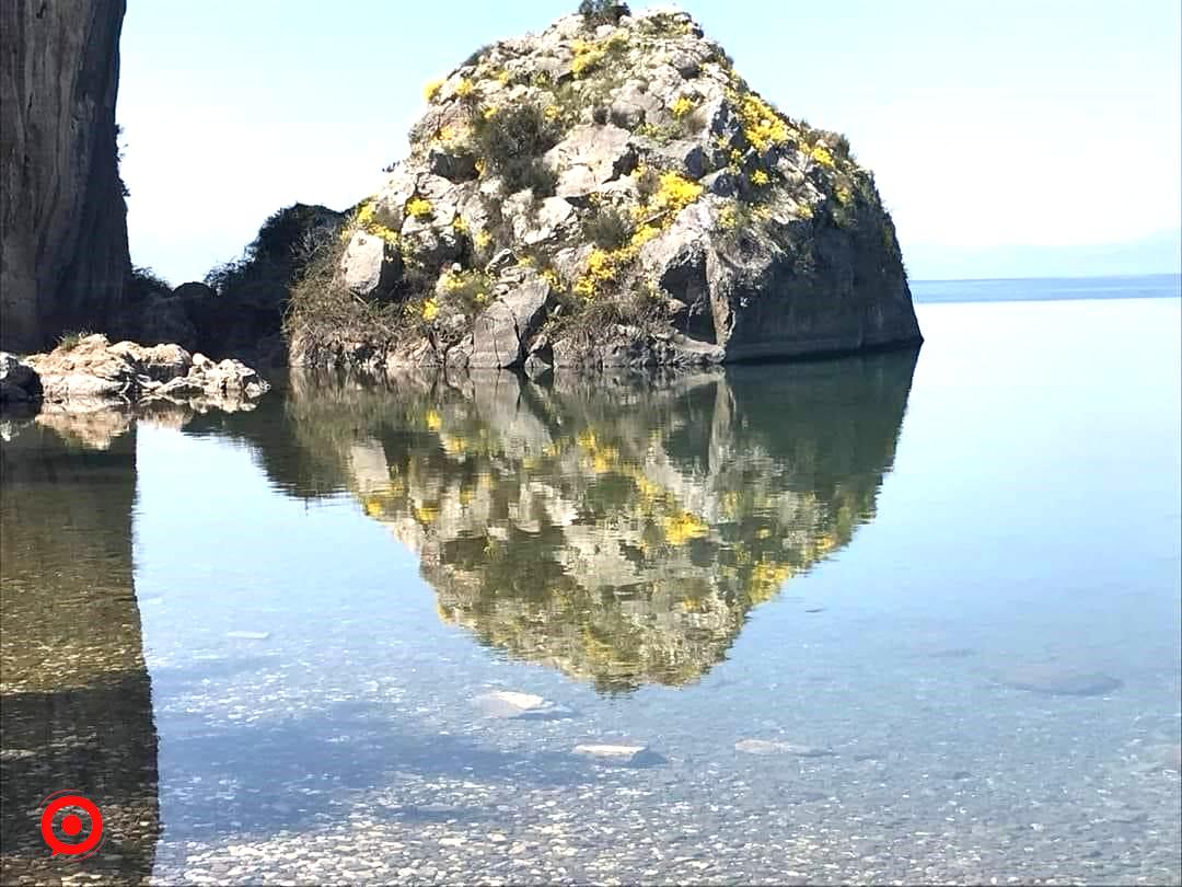 (Özel) Göle yansıyan kayada şok eden figür...