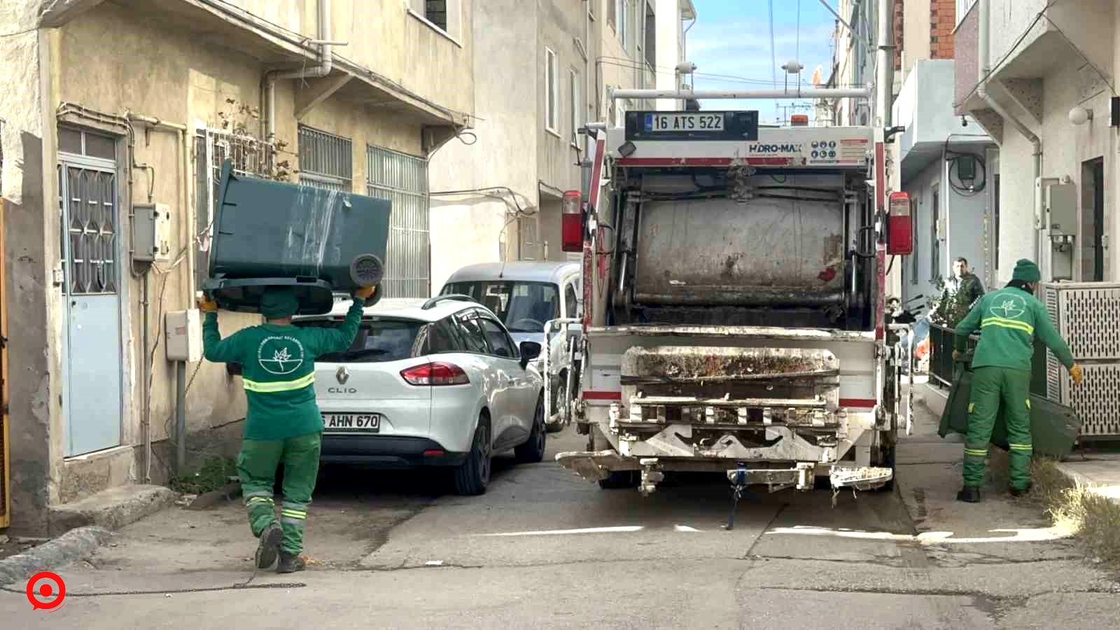 (Özel) Horon oynayan temizlik işçisi yüzleri güldürdü