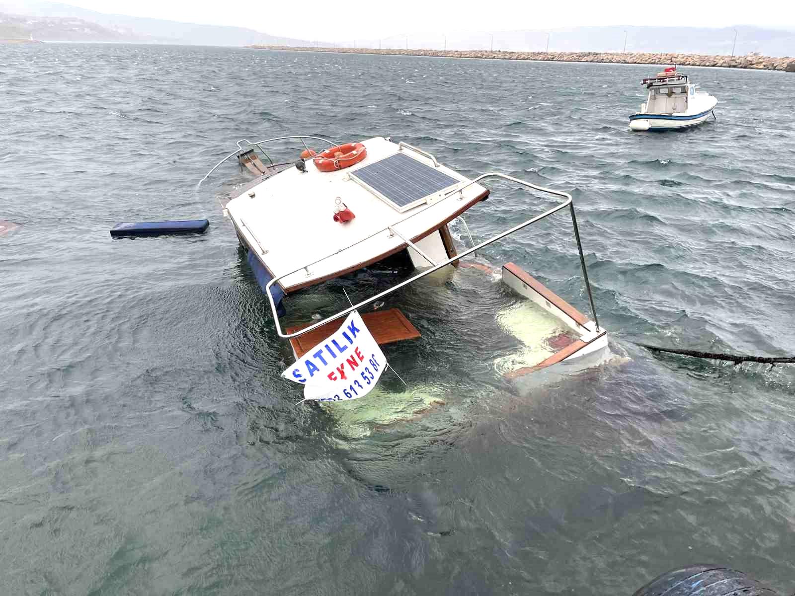 Sahibinin gözleri önünde sulara gömüldü