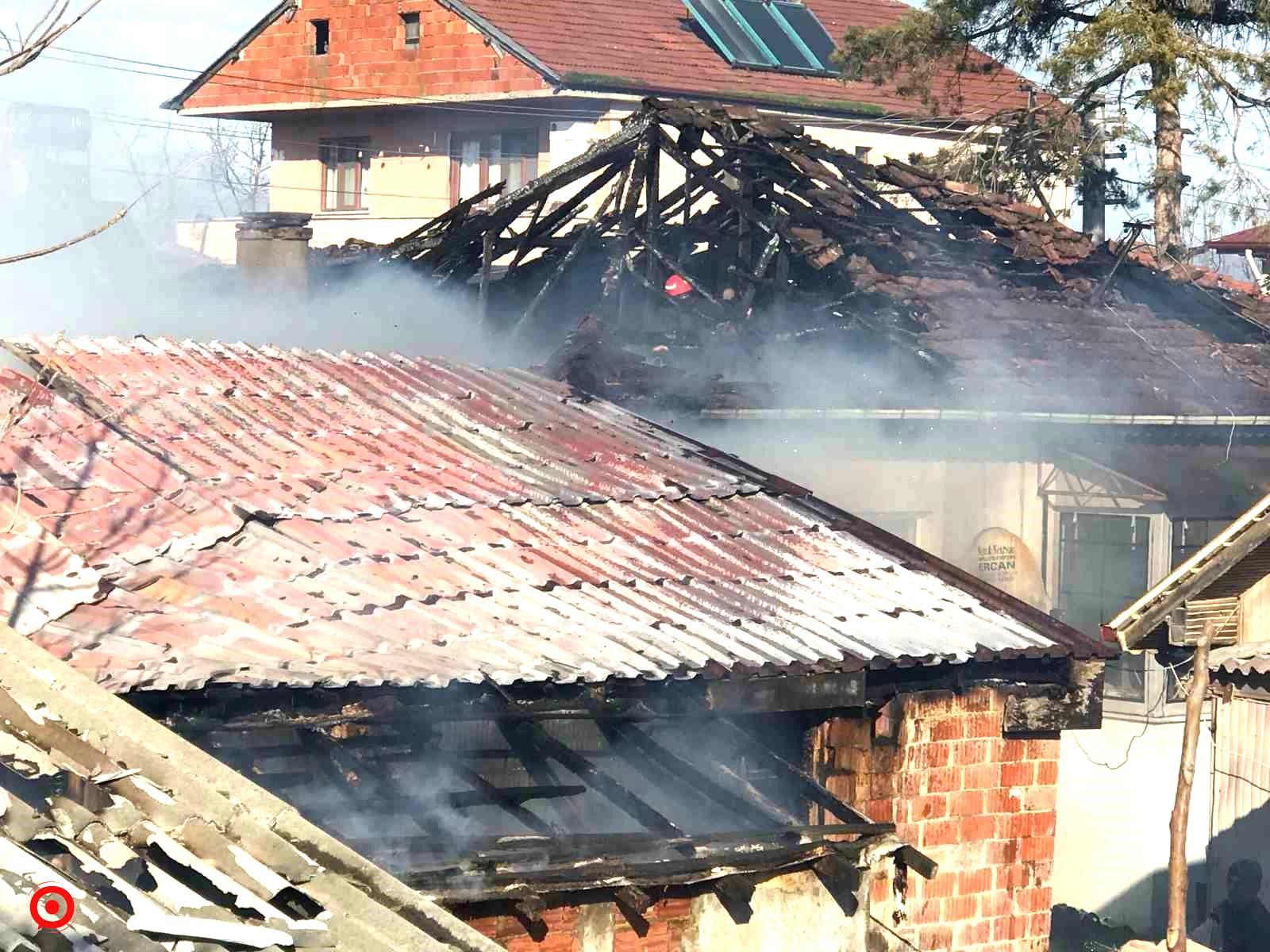 Sakarya’da atölyedeki yangın mahalleliyi sokağa döktü