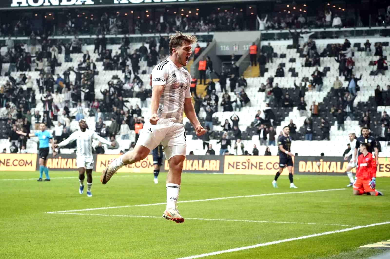 Semih Kılıçsoy gollerine devam ediyor